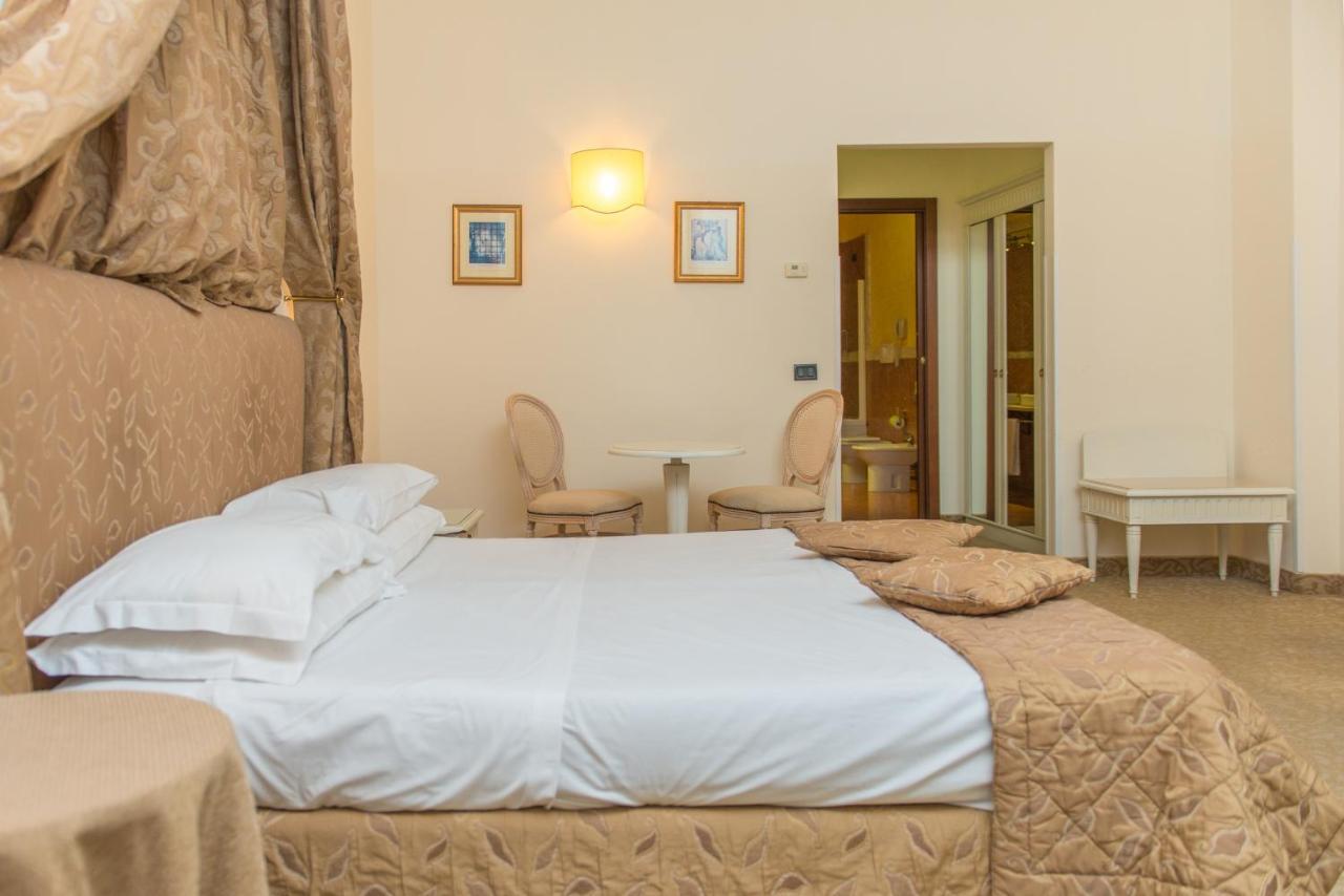 Hotel San Paolo Al Convento Trani Exterior foto