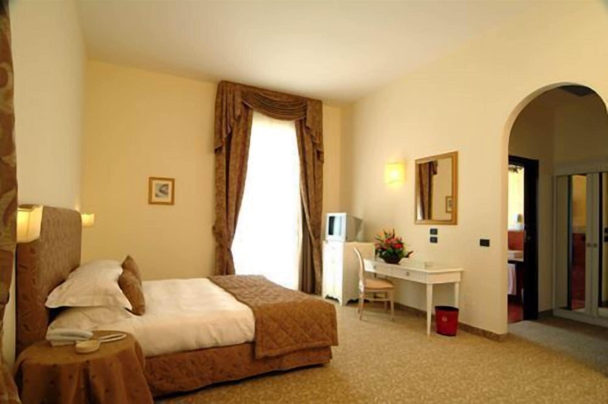 Hotel San Paolo Al Convento Trani Exterior foto